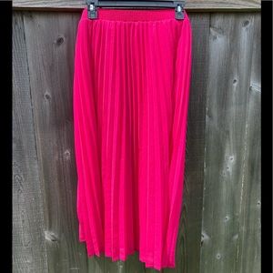 Pleated pink A-line skirt